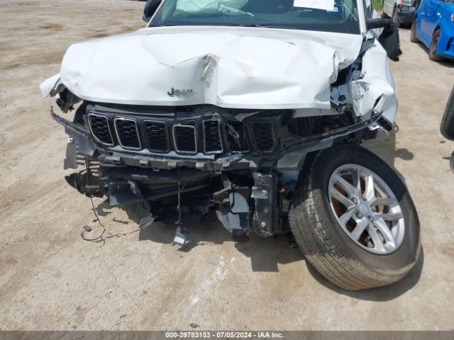 1C4RJJAG8P8835541 Jeep Grand Cherokee L Laredo 4x2