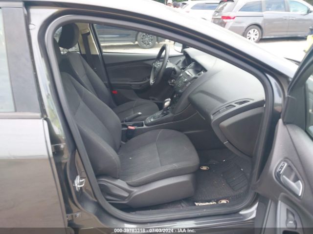 1FADP3K23FL335702 Ford FOCUS SE