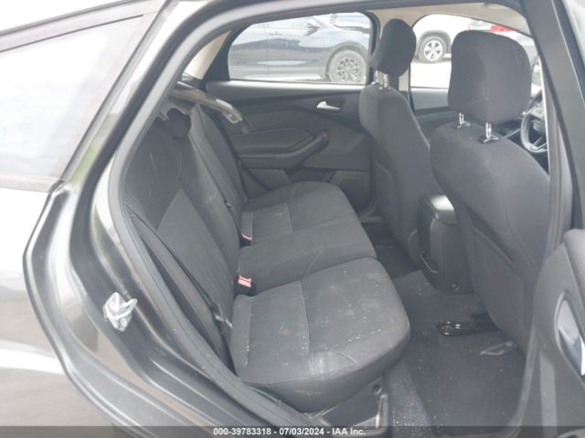 1FADP3K23FL335702 Ford FOCUS SE