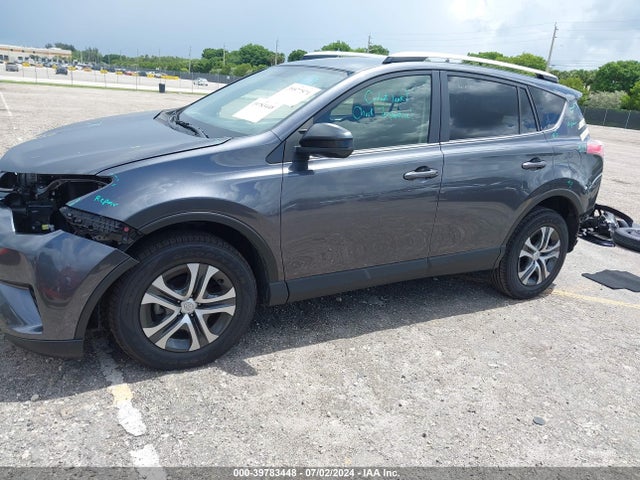 Toyota RAV4 LE 2016 JTMZFREV0GD082751 Image 2