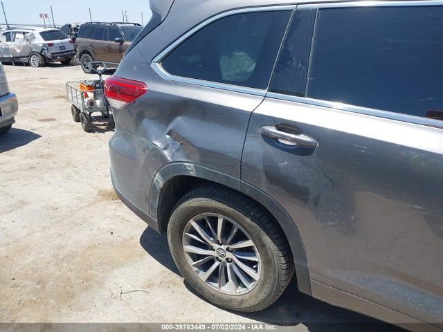 Toyota Highlander Xle 2018 5TDKZRFH8JS534460 Image 17