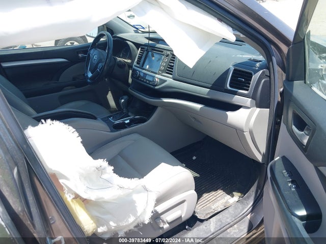 Toyota Highlander Xle 2018 5TDKZRFH8JS534460 Image 5