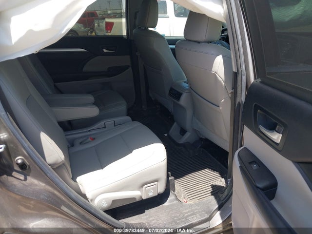 Toyota Highlander Xle 2018 5TDKZRFH8JS534460 Image 8