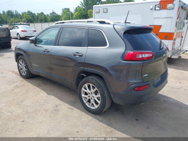 1C4PJLCB8GW288092 Jeep Cherokee Latitude