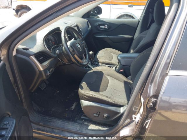 1C4PJLCB8GW288092 Jeep Cherokee Latitude