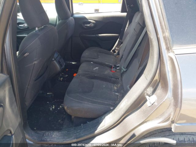 1C4PJLCB8GW288092 Jeep Cherokee Latitude