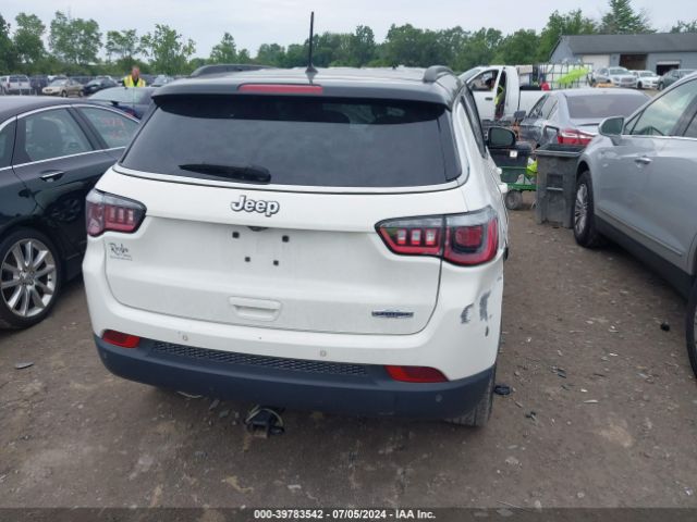 3C4NJCBB9JT488601 Jeep Compass Latitude Fwd