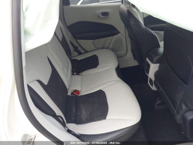 3C4NJCBB9JT488601 Jeep Compass Latitude Fwd