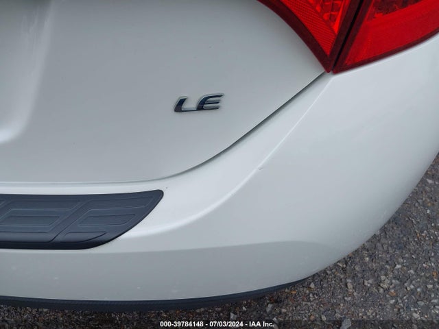 Toyota COROLLA LE 2018 5YFBURHE1JP764660 Image 18