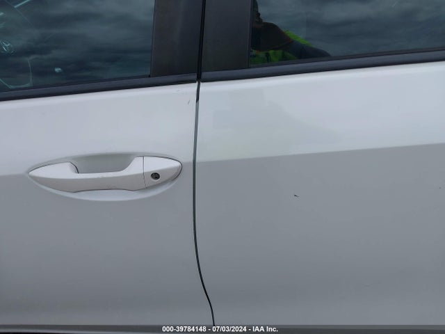 Toyota COROLLA LE 2018 5YFBURHE1JP764660 Image 19