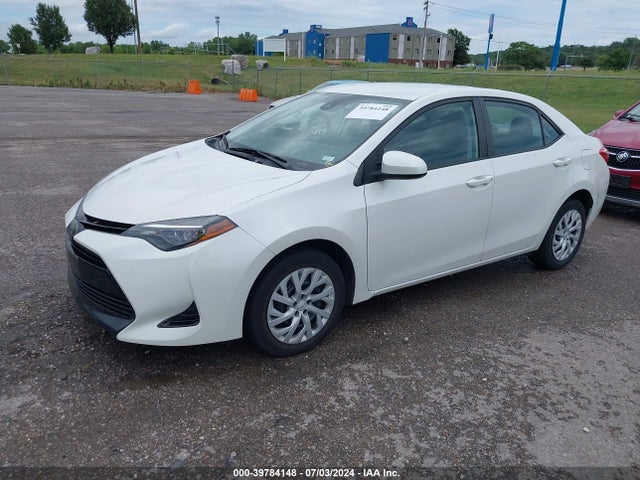 Toyota COROLLA LE 2018 5YFBURHE1JP764660 Image 2
