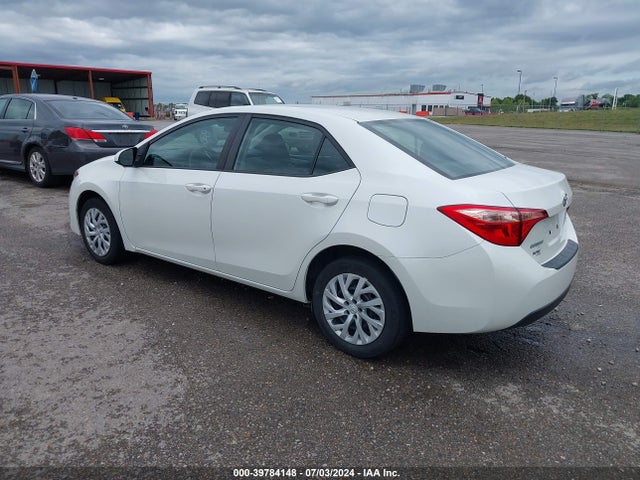 Toyota COROLLA LE 2018 5YFBURHE1JP764660 Image 3