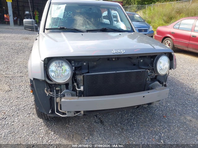 1C4NJPBB6HD200590 Jeep Patriot Sport Fwd
