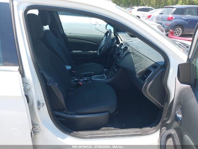 Продажа на аукционе авто 2012 Chrysler 200 Lx, vin: 1C3CCBAB2CN105117, номер лота: 39784722