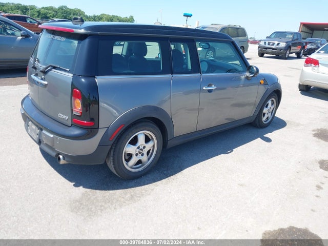 2010 MINI COOPER CLUBMAN WMWML3C52ATX38400 Photo 3