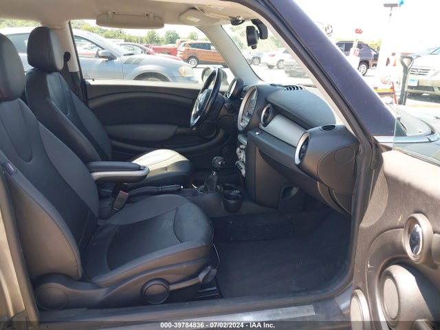 2010 MINI COOPER CLUBMAN WMWML3C52ATX38400 Photo 4