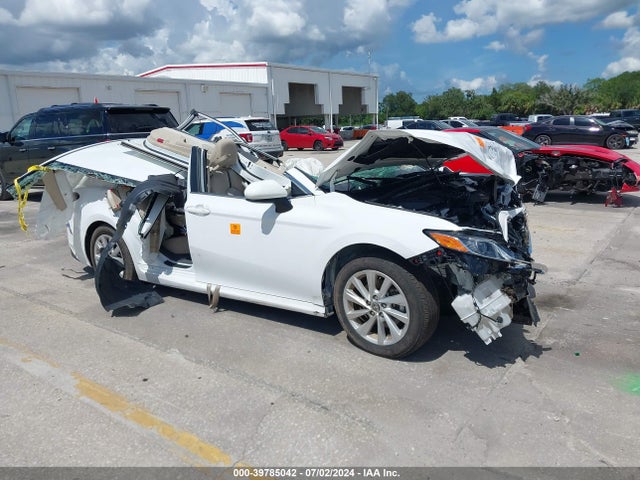 Toyota CAMRY LE 2022 4T1C11AK1NU698212 main image