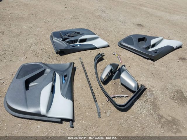 3GNAXKEX1JS577011 Chevrolet EQUINOX LT