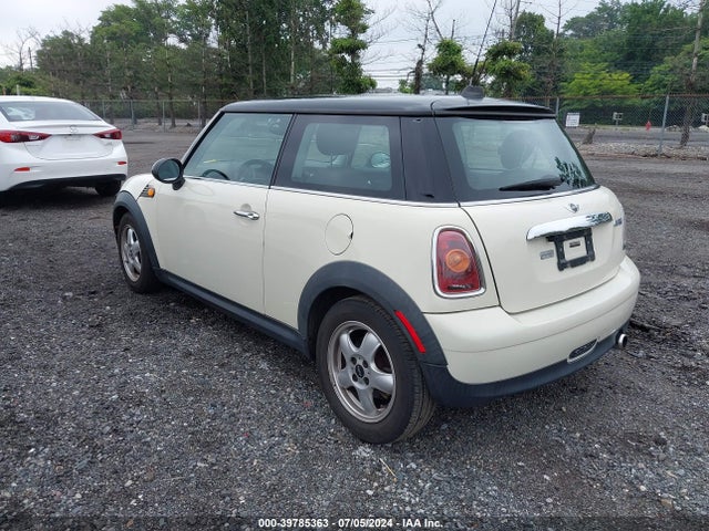 2007 MINI COOPER WMWMF335X7TT56471 Photo 2