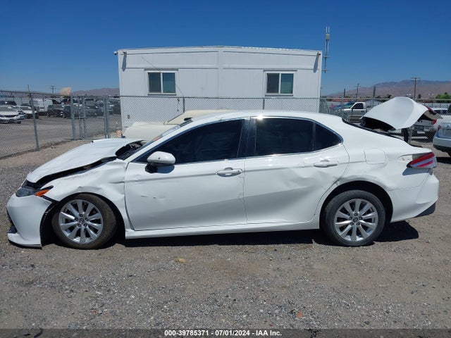 Toyota CAMRY LE 2018 JTNB11HK4J3018076 Image 13
