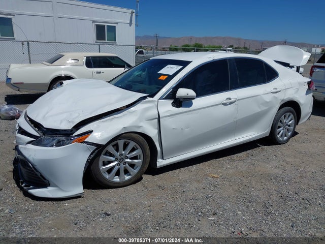 Toyota CAMRY LE 2018 JTNB11HK4J3018076 Image 2