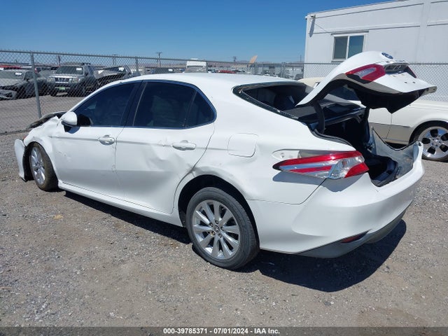 Toyota CAMRY LE 2018 JTNB11HK4J3018076 Image 3