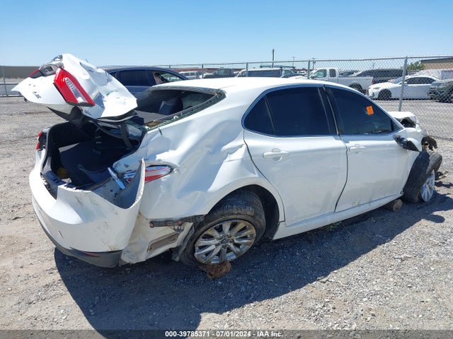 Toyota CAMRY LE 2018 JTNB11HK4J3018076 Image 4