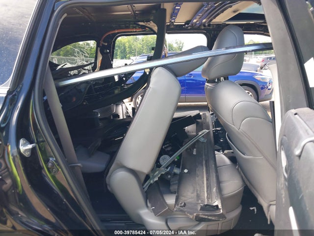 Toyota Highlander Xle 2021 5TDHZRBH2MS545930 Image 8