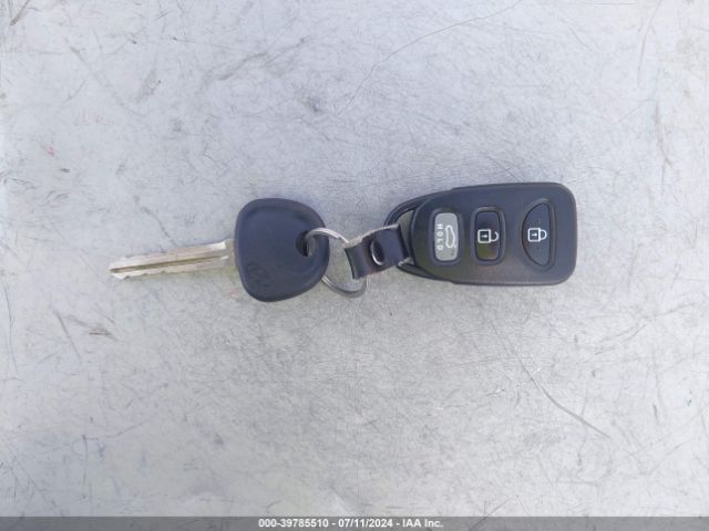 5NPDH4AE8FH590567 Hyundai ELANTRA SE