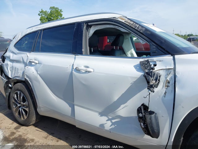 Toyota Highlander Xle 2022 5TDGZRBH5NS244890 Image 13