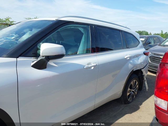 Toyota Highlander Xle 2022 5TDGZRBH5NS244890 Image 14