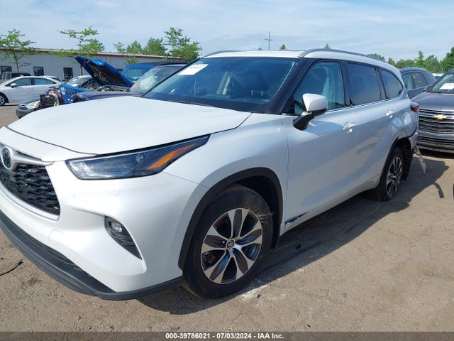 Toyota Highlander Xle 2022 5TDGZRBH5NS244890 Image 2