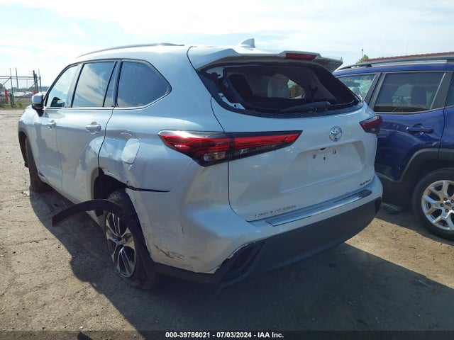 Toyota Highlander Xle 2022 5TDGZRBH5NS244890 Image 3
