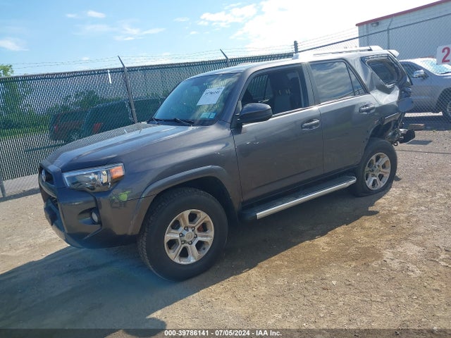 Toyota 4RUNNER SR5 2015 JTEBU5JR1F5244447 Image 2