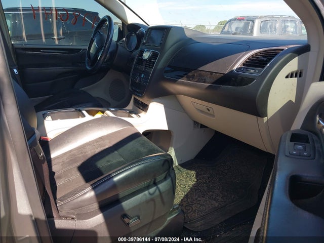 2C4RC1JG5GR111241 Chrysler Town & Country Limited