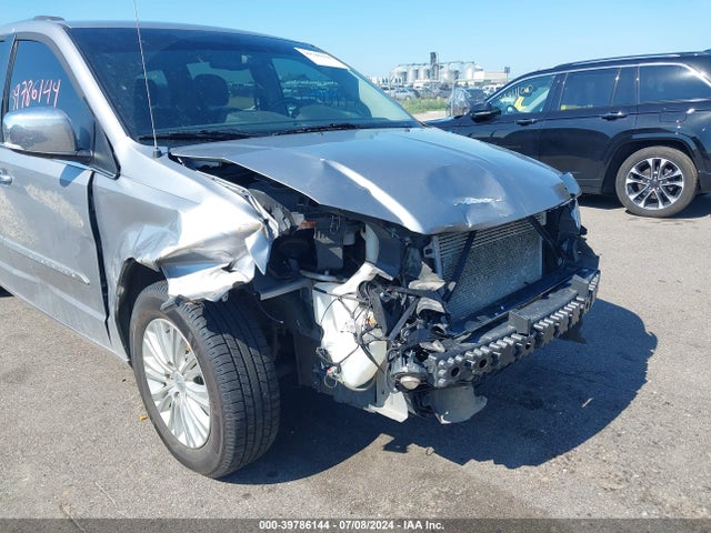2C4RC1JG5GR111241 Chrysler Town & Country Limited