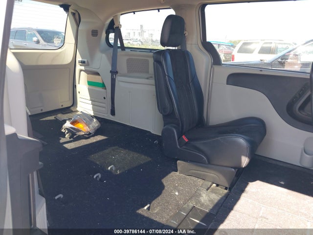 2C4RC1JG5GR111241 Chrysler Town & Country Limited
