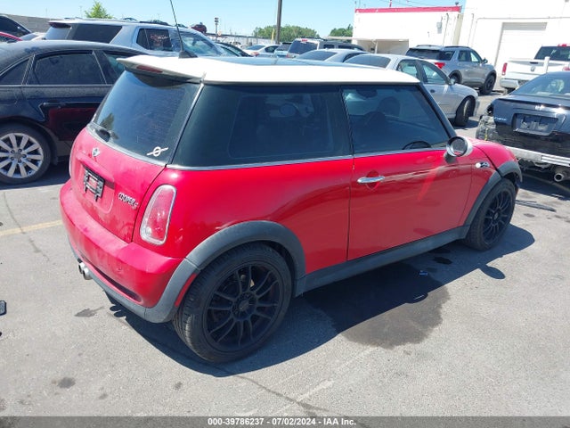 2006 MINI COOPER S WMWRE33566TN27627 Photo 3