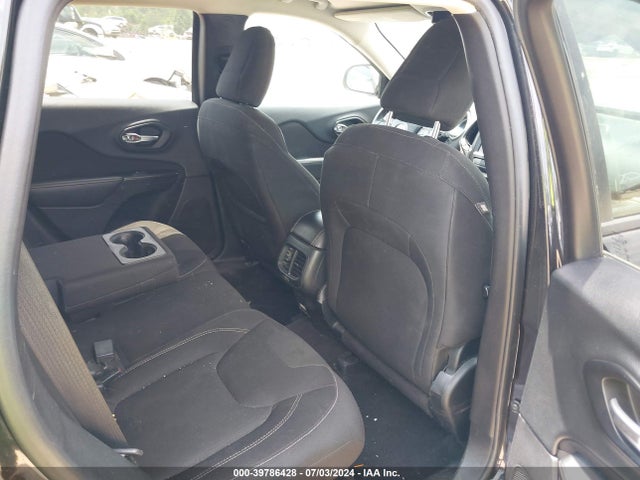 1C4PJLCB2FW781135 Jeep Cherokee Latitude Altitude
