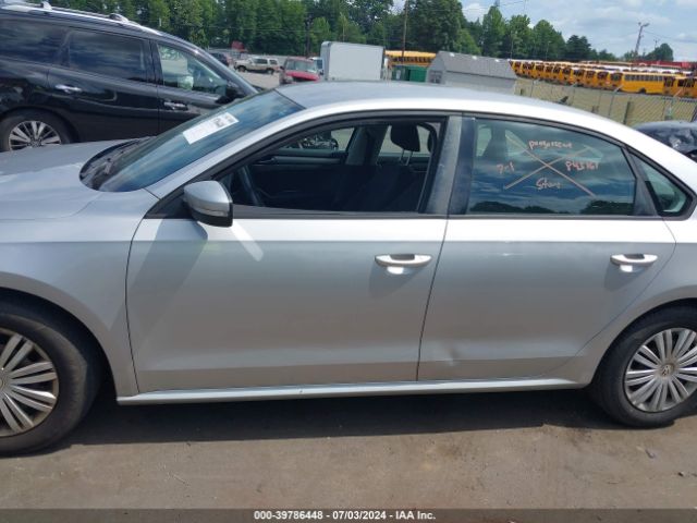 1VWAP7A33EC008839 Volkswagen Passat 2.5l S