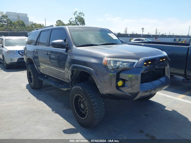 Toyota 4RUNNER SR5 2017 JTEZU5JR2H5158629 main image
