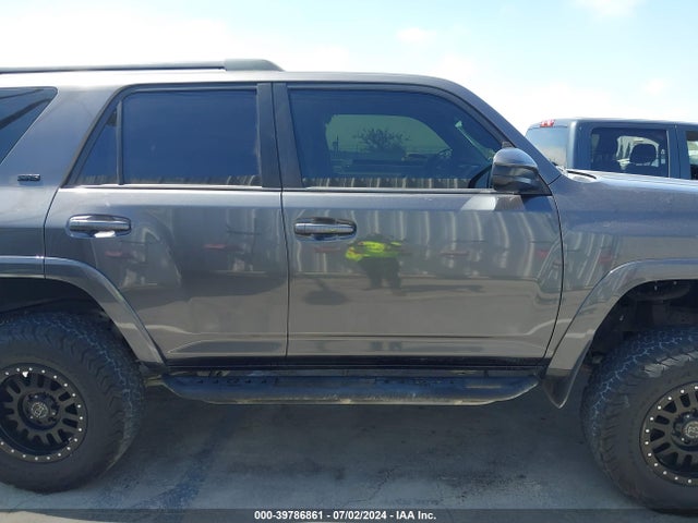 Toyota 4RUNNER SR5 2017 JTEZU5JR2H5158629 Image 13