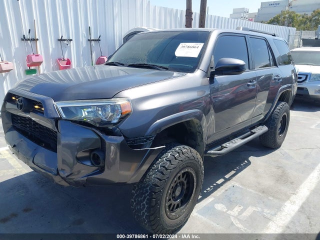 Toyota 4RUNNER SR5 2017 JTEZU5JR2H5158629 Image 2