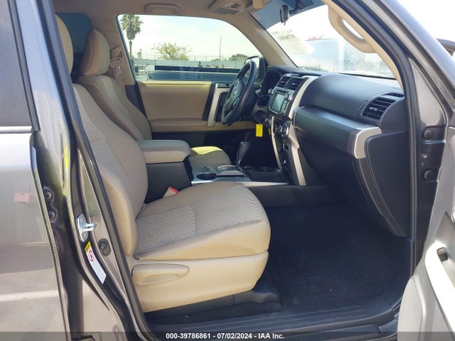 Toyota 4RUNNER SR5 2017 JTEZU5JR2H5158629 Image 5