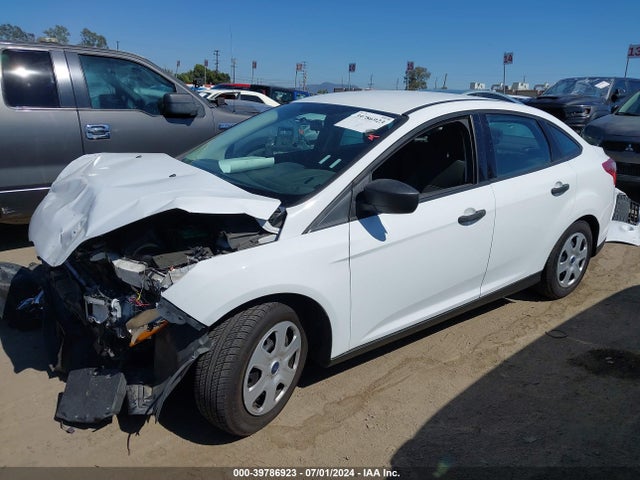 Ford FOCUS S 2014 1FADP3E27EL374240 Image 2