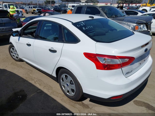 Ford FOCUS S 2014 1FADP3E27EL374240 Image 3