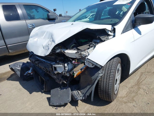 Ford FOCUS S 2014 1FADP3E27EL374240 Image 6