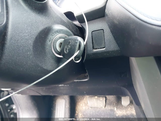 Toyota RAV4 LE 2018 2T3ZFREV4JW443862 Image 11