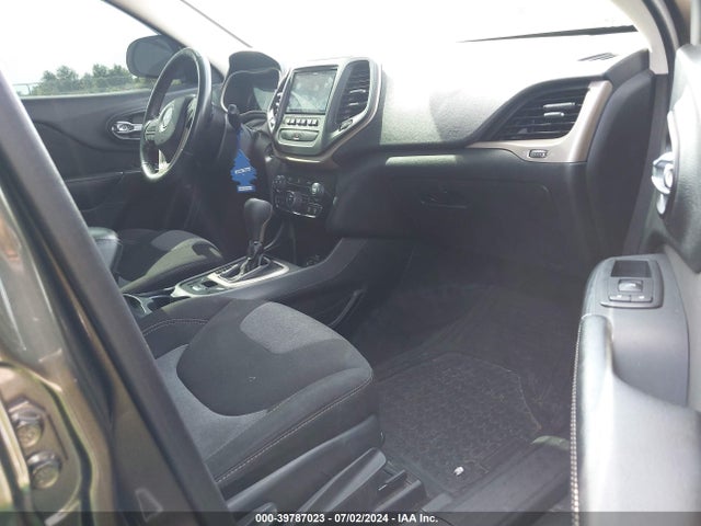 1C4PJLAB3GW160233 Jeep Cherokee Sport