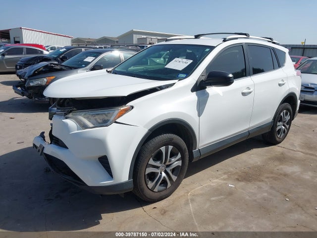 Toyota RAV4 LE 2016 JTMZFREV0GD085827 Image 2